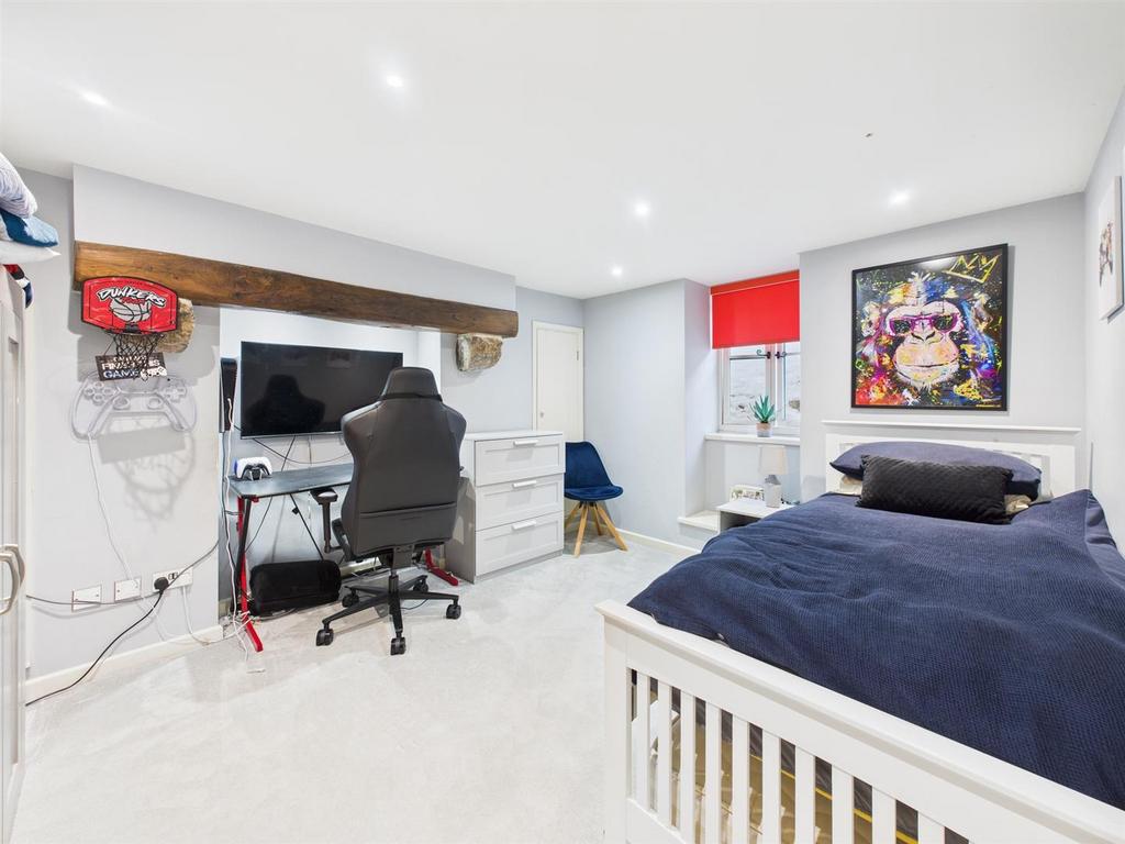 CAM04392 G0-PR0162-STILL011.jpg