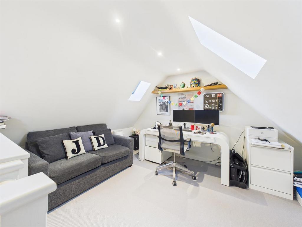 CAM04392 G0-PR0162-STILL014.jpg