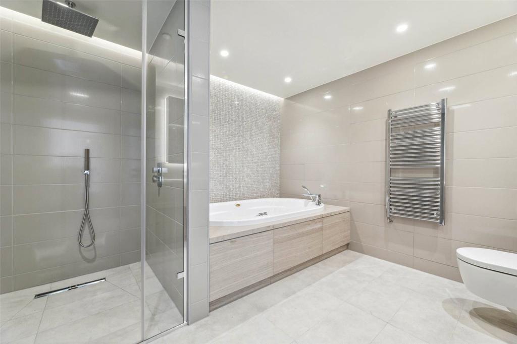 Ens-Suite Bathroom