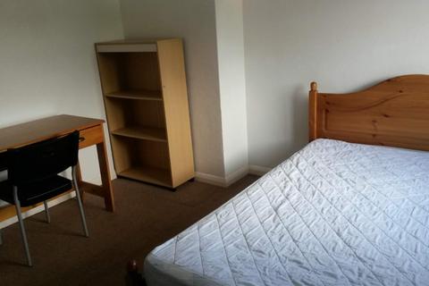 5 bedroom semi-detached house to rent, The Crescent, Brighton