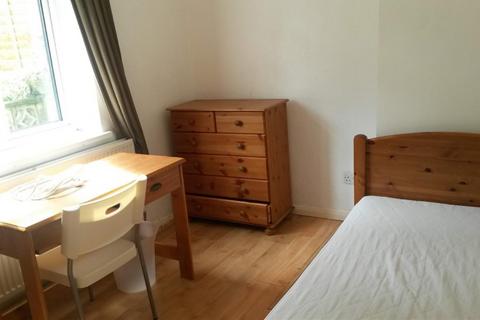 5 bedroom semi-detached house to rent, The Crescent, Brighton