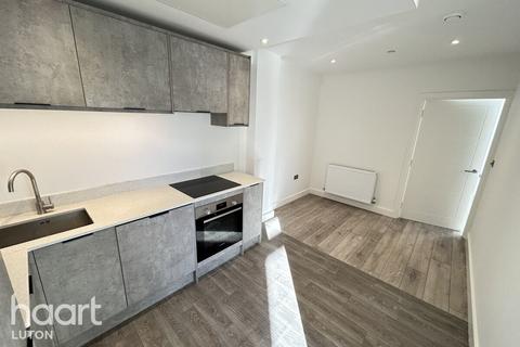 undefined, Alma Street, LUTON