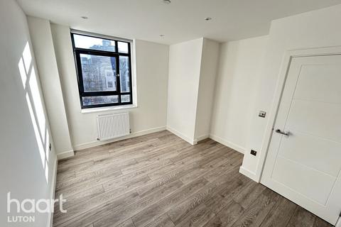 undefined, Alma Street, LUTON