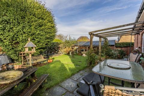 undefined, No-Onward-Chain In The Centre Of Hawkhurst