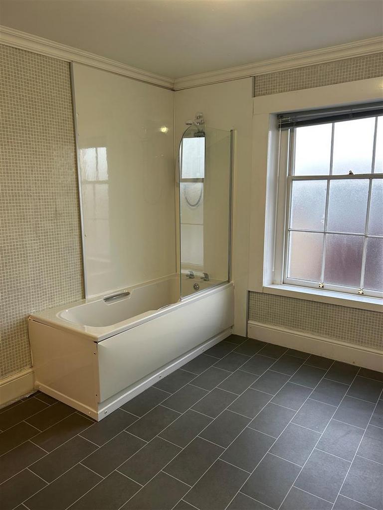 Bathroom 2.jpg