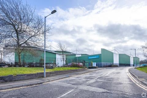Distribution warehouse to rent, Springvale Av Bilston WV14 0DZ