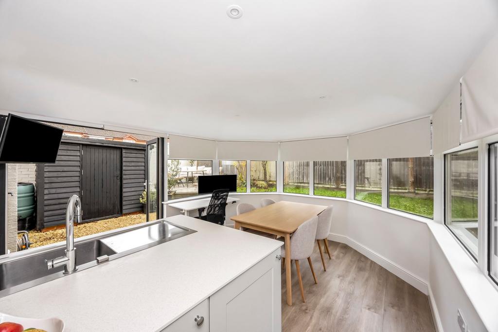Kitchen/ Dining