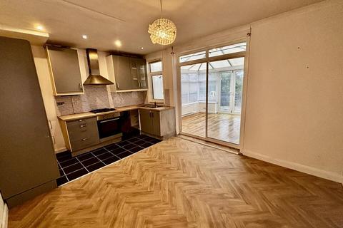 3 bedroom house to rent, Carisbrook Road, Nuneaton CV10