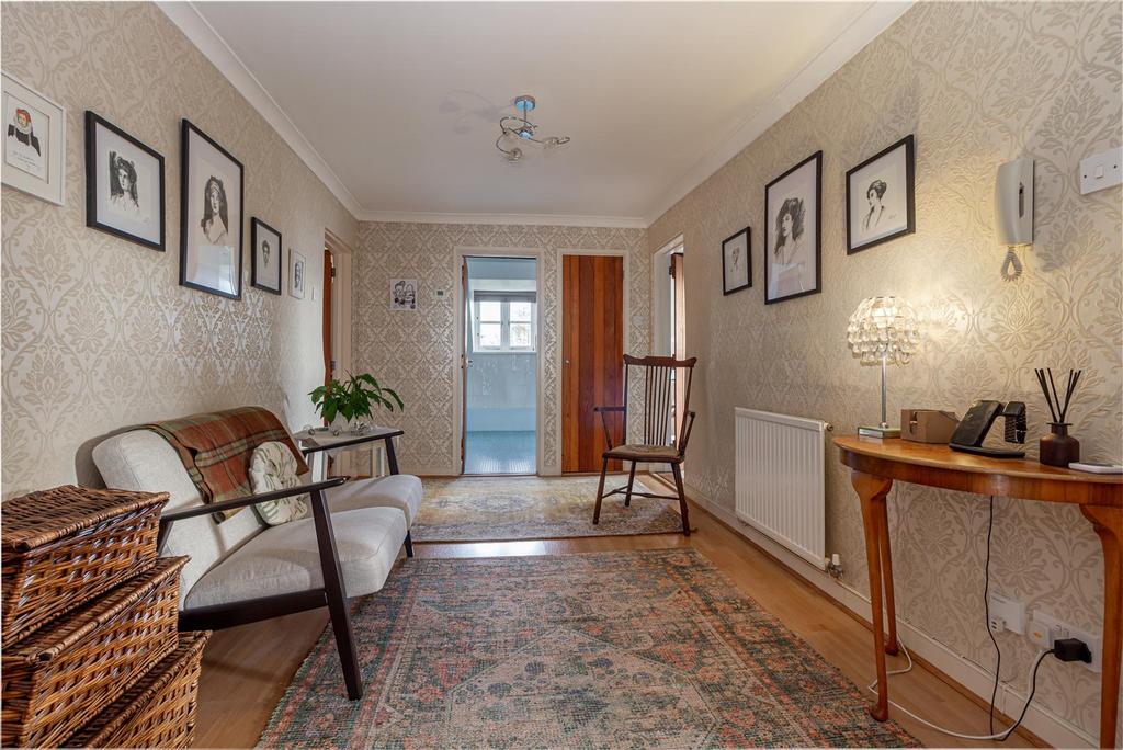 Hallway1.jpg