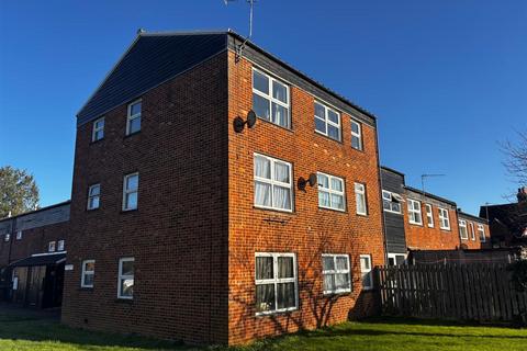 2 bedroom flat to rent, Onslow Close, Hatfield