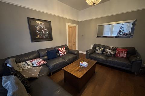 undefined, 1, Bootle L20