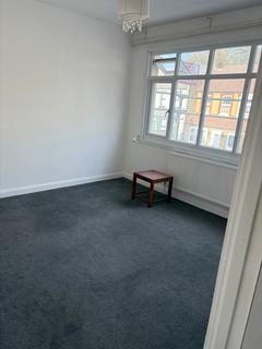 1 bedroom flat to rent, Hainault Road, ROMFORD RM5