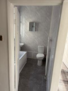 1 bedroom flat to rent, Hainault Road, ROMFORD RM5