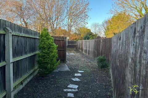 2 bedroom flat to rent, Colletts Gardens, Broadway WR12