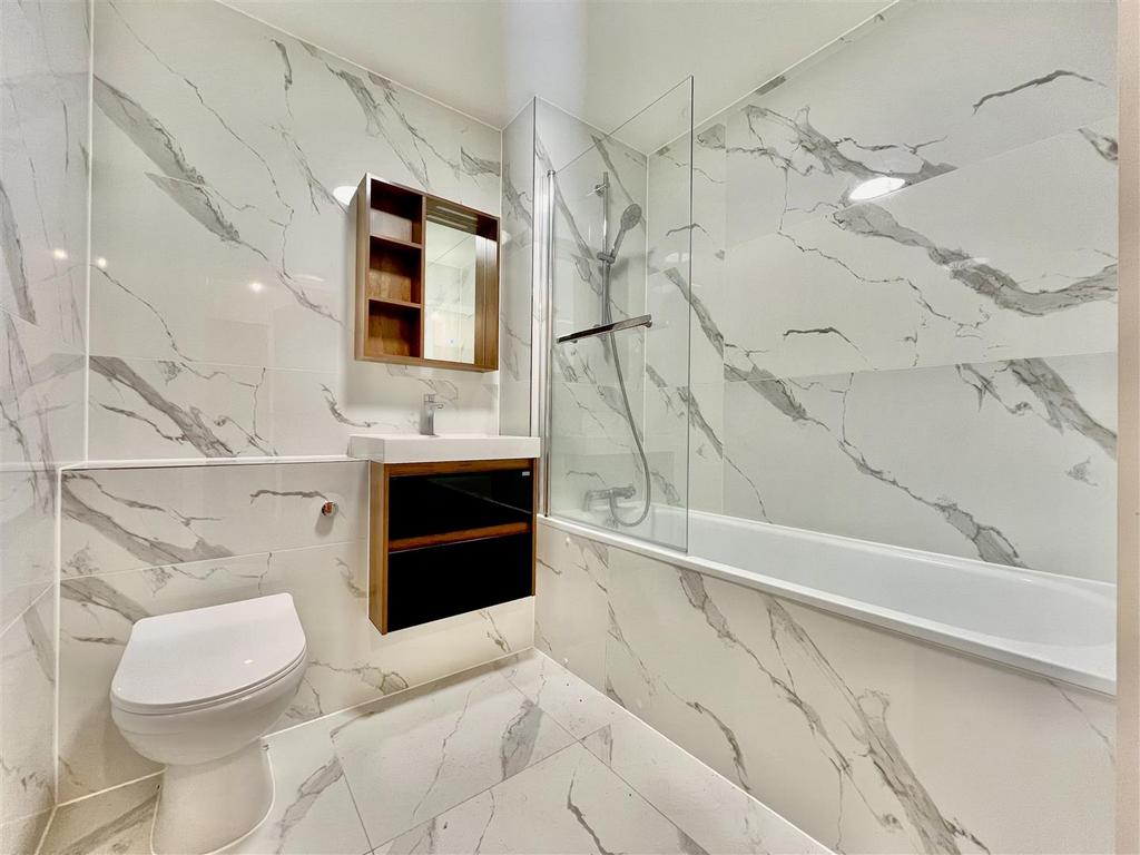 Family Bathroom/ WC