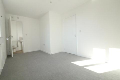 2 bedroom apartment for sale, Howley Avenue, Churwell, Leeds