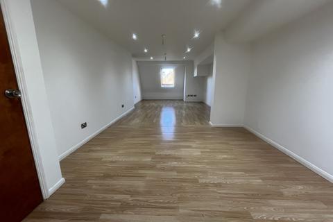 3 bedroom terraced house to rent, 10 Botwell Court 118 Headstone Road, Harrow, Middlesex