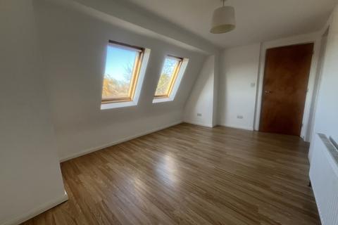 3 bedroom terraced house to rent, 10 Botwell Court 118 Headstone Road, Harrow, Middlesex