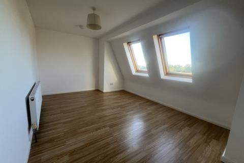 3 bedroom terraced house to rent, 10 Botwell Court 118 Headstone Road, Harrow, Middlesex