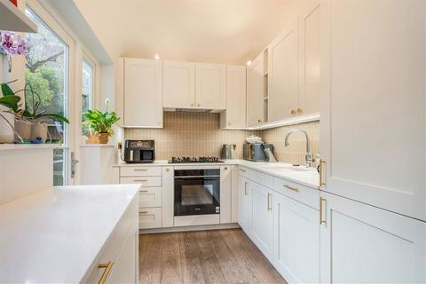 2 bedroom flat for sale, Earls Court Road, London SW5