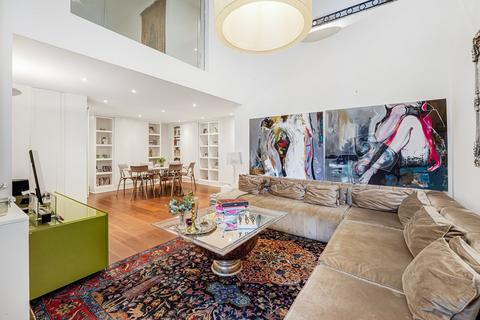 2 bedroom flat to rent, Queen's Gate Place Mews, London
