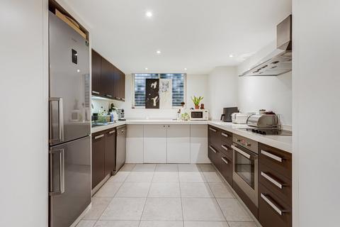 2 bedroom flat to rent, Queen's Gate Place Mews, London