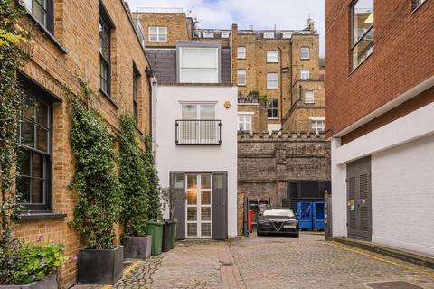 2 bedroom flat to rent, Queen's Gate Place Mews, London