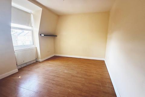 2 bedroom flat to rent, Bowes Road, London N13