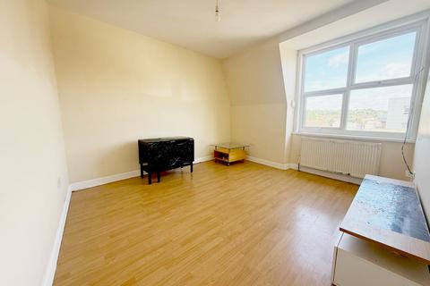2 bedroom flat to rent, Bowes Road, London N13