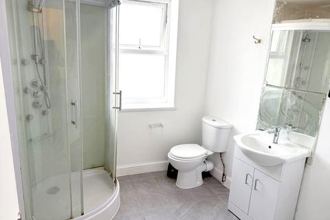 2 bedroom flat to rent, Bowes Road, London N13