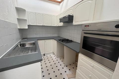 2 bedroom apartment to rent, Queens Road, Bournemouth