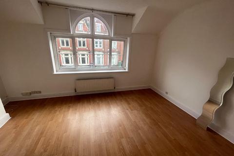 2 bedroom apartment to rent, Queens Road, Bournemouth