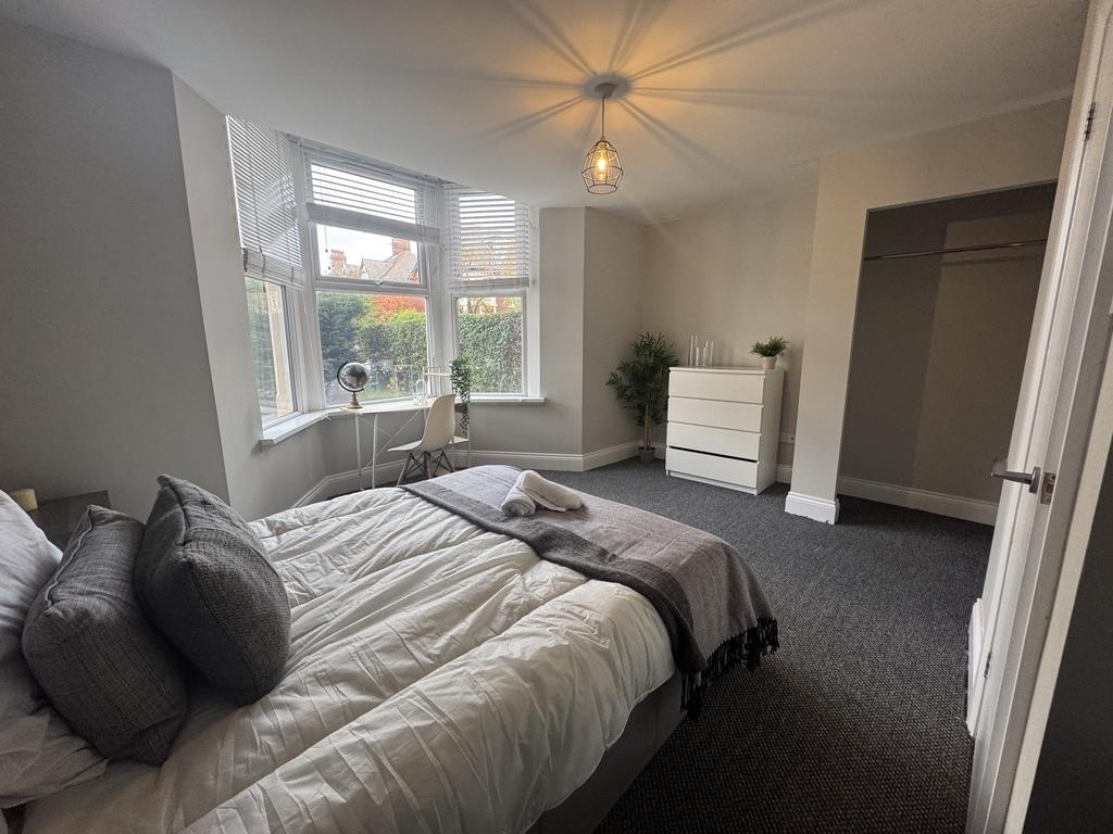 Bedroom of similar size and layout