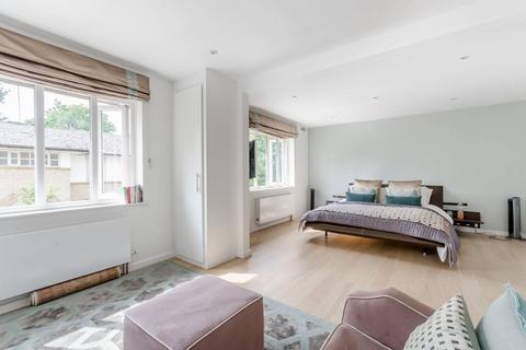 Oak Park Gardens, Southfields, London, SW19