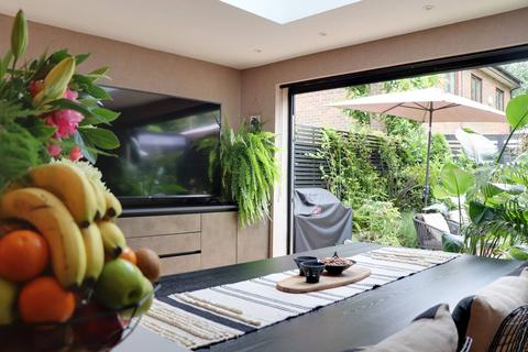 4 bedroom terraced house for sale, Eliot Gardens, Roehampton, London, SW15