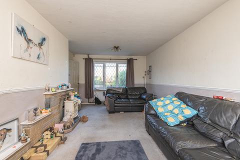 3 bedroom semi-detached house for sale, Teddington Avenue, Huddersfield HD5