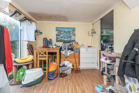 3 bedroom semi-detached house for sale, Teddington Avenue, Huddersfield HD5