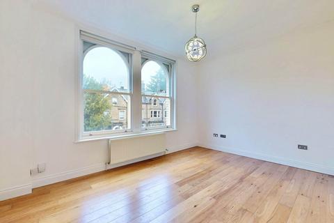 3 bedroom maisonette to rent, Bishopswood Road, London N6