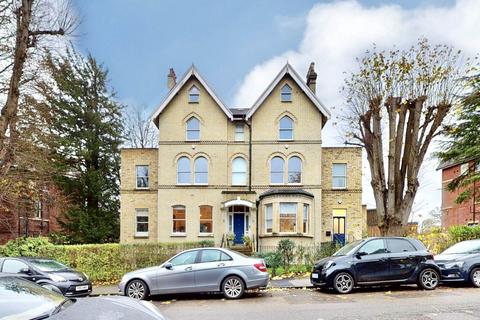 3 bedroom maisonette to rent, Bishopswood Road, London N6