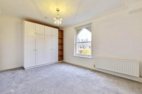 3 bedroom maisonette to rent, Bishopswood Road, London N6