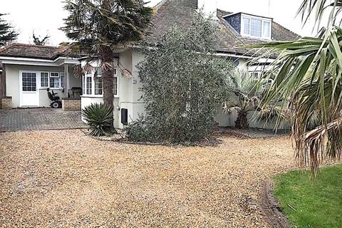 3 bedroom ground floor maisonette to rent, Chichester Avenue, Hayling Island, Havant PO11 9EZ