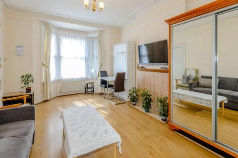 1 bedroom flat for sale, Glenhurst Road, Brentford, TW8