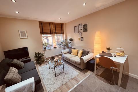 Middle Lane, Crouch End N8