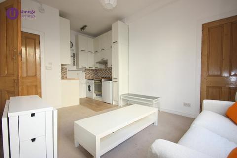 1 bedroom apartment to rent, Yeaman Place, Polwarth, Edinburgh, EH11