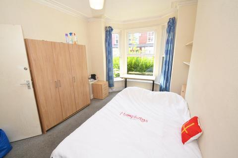 5 bedroom terraced house to rent, Cawdor road, Manchester M14
