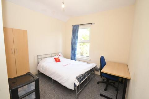 5 bedroom terraced house to rent, Cawdor road, Manchester M14