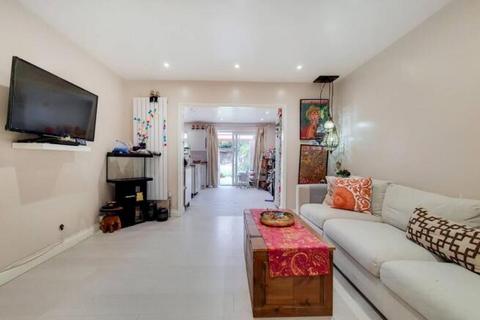 undefined, Halsbury Road West, Northolt UB5