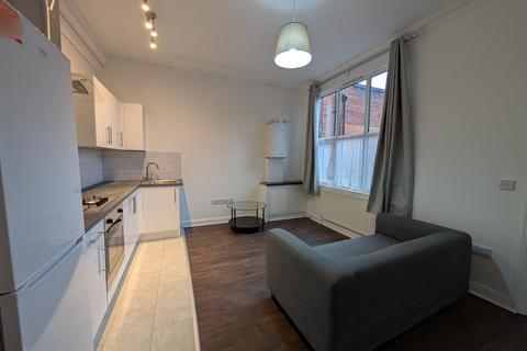 1 bedroom ground floor maisonette to rent, Middleton Hall Road, Cotteridge, Birmingham, B30