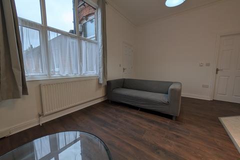 1 bedroom ground floor maisonette to rent, Middleton Hall Road, Cotteridge, Birmingham, B30