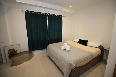 2 bedroom apartment to rent, 13a High Street, Rochester ME2